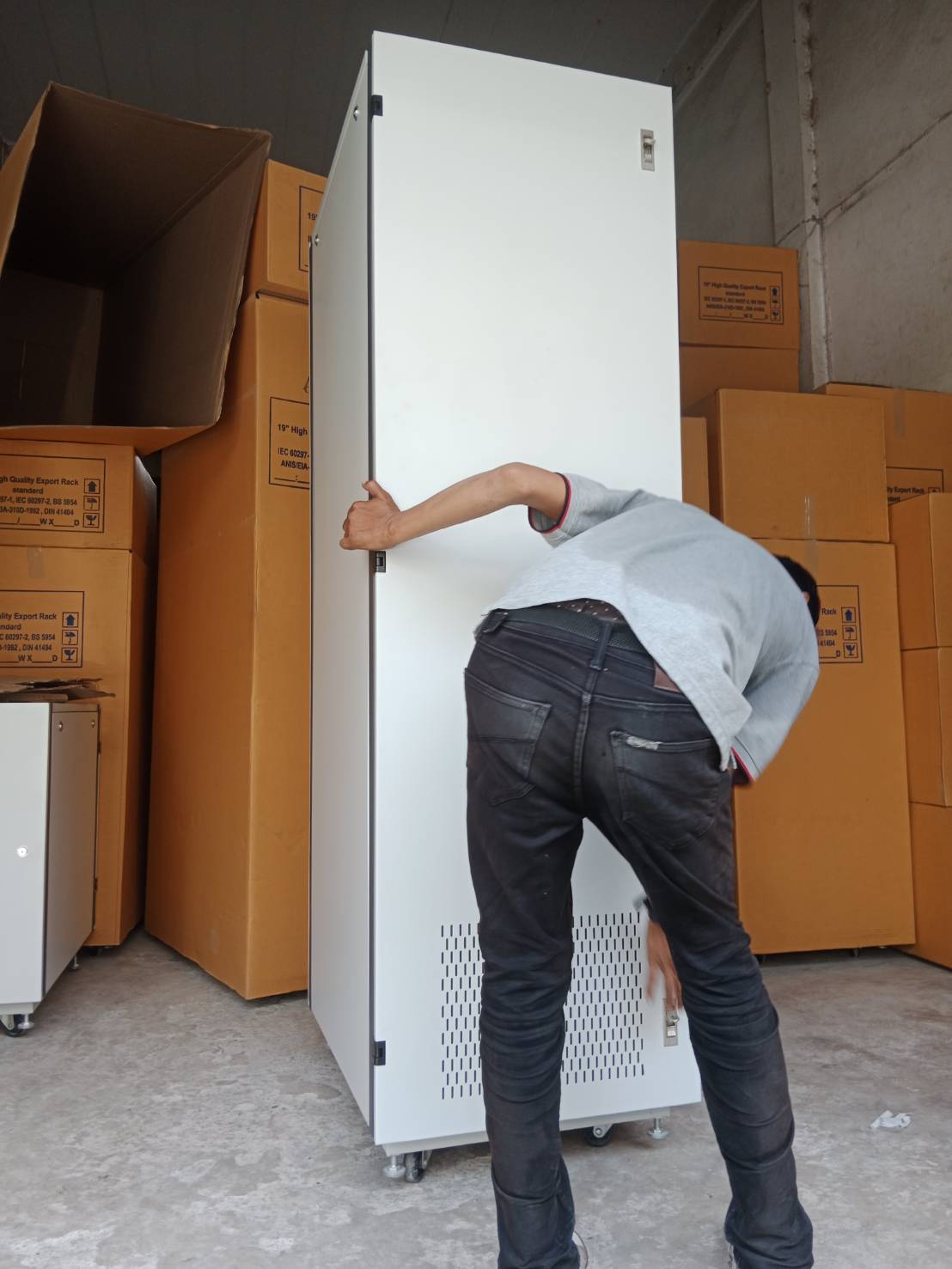 น้ำหนักโดยประมาณของตู้ RACK แต่ละรุ่น